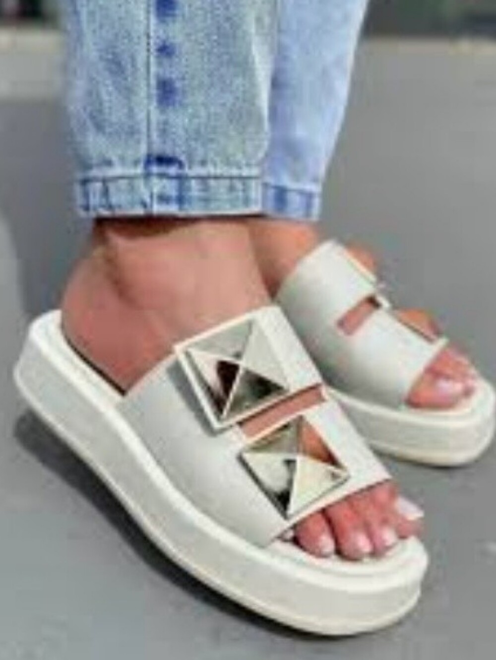 Size 5.5 - 🆕️ Chase & Chloe Women’s White Platform Slide Sandals